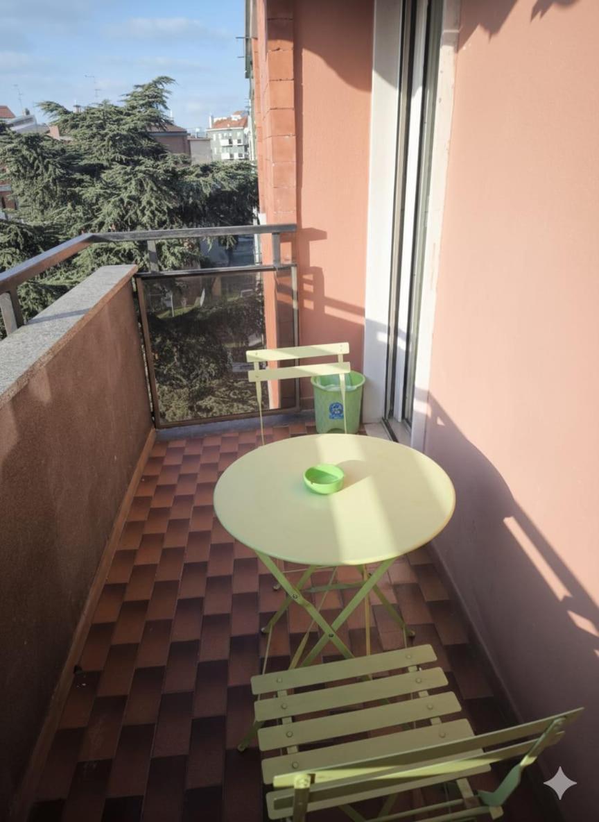 Estudio con sofá cama
